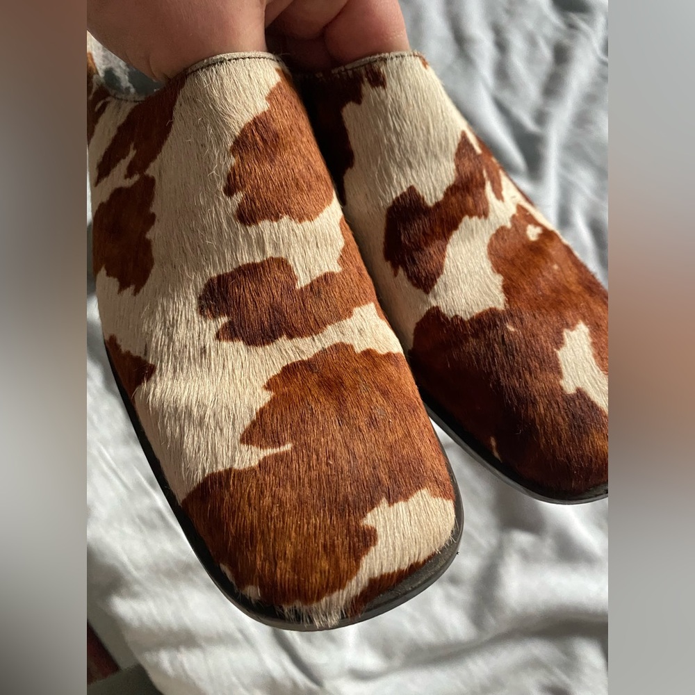 Vintage Nine West cowhide mules 8.5